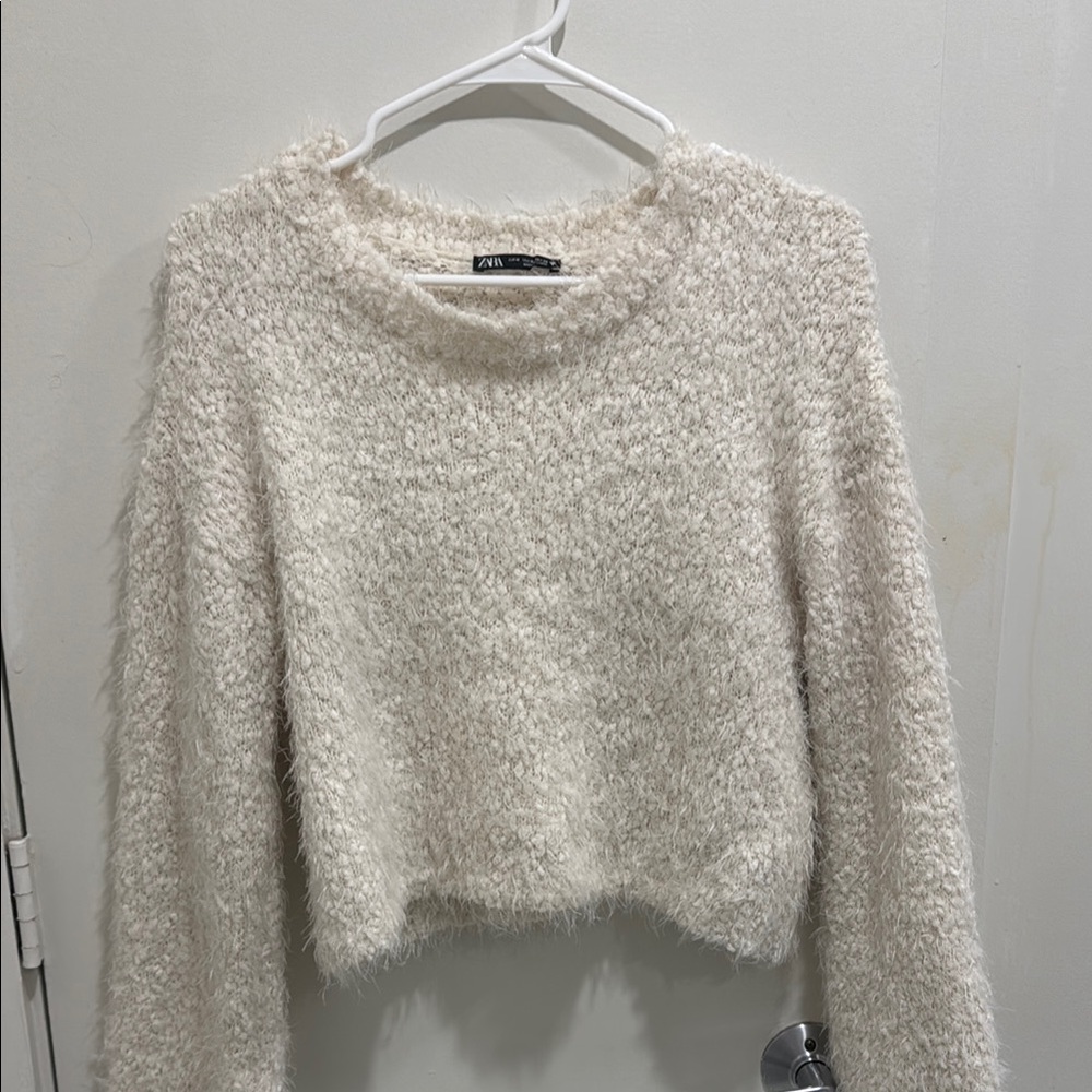 Zara Cream Crew Neck Cropped Sweater
